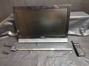 lot 923 image: Vizio M190VA 19-Inch LCD TV with Remote and Selfie Stick