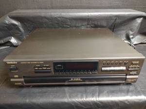 lot 929 image: Technics SL-PD867 5-Disc Compact Disc Changer
