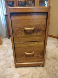 lot 939 image: Two Drawer Wood File Cabinet with 2 Drawers on Rollers