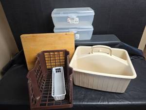 lot 951 image: Mixed Storage Containers and Cutting Board