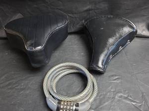 lot 952 image: Bicycle Seat Set with Schwinn Cable Lock
