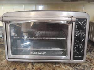 lot 954 image: Farberware Countertop Toaster Oven Model 103738