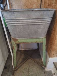 lot 958 image: Antique Galvanized Steel Laundry Tub with Green Metal Stand
