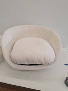 lot 11833 image: Accent Chair