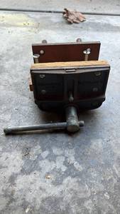 lot 59117 image: Woodworking Bench Vise with Wooden Jaws - Retail $45