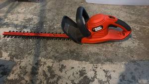 lot 59139 image: Black & Decker 20 Inch Electric Hedge Trimmer - Retail $45