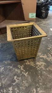 lot 59141 image: Decorative Metal Storage Basket  Planter Bin - Retail $15