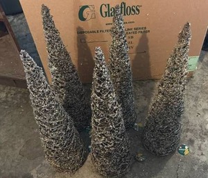 lot 59153 image: Decorative Christmas Tree Sculptures   Retail $15