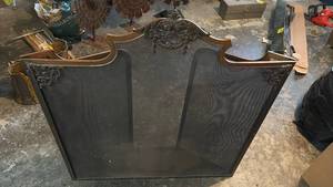 lot 59158 image: Antique Brass  Fireplace Screen with Decorative Handles - Retail $45