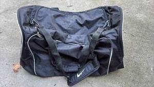 lot 59164 image: Nike Black Gym Duffel Bag with Shoulder Strap - Retail $25
