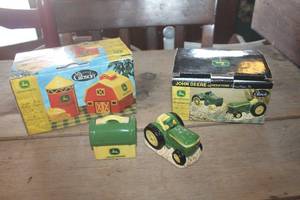 lot 4347 image: 3 Sets John Deere S&P Shakers