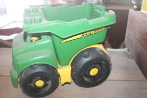 lot 4348 image: Lg. Plastic Toy John Deere Dump Truck
