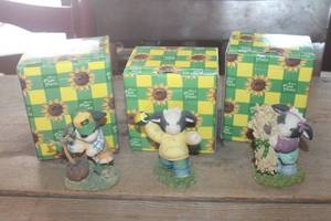 lot 4349 image: John Deere Mary Moo Moo Figurines