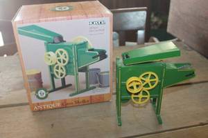 lot 4358 image: IOB Ertl Corn Sheller