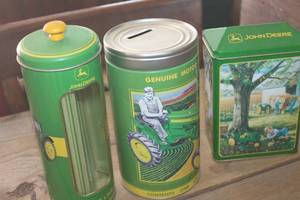 lot 4364 image: John Deere Straw Holder, Bank & Tin