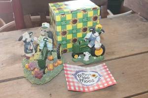 lot 4368 image: John Deere Mary Moo Moo Figurines