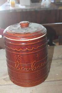 lot 4372 image: Vintage Mar Crest Cookie Jar