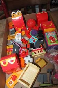 lot 4389 image: McDonalds Happy Meal Toys & More