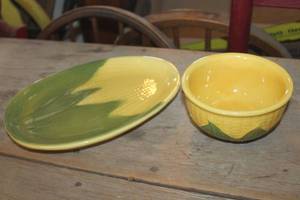 lot 4393 image: Vtg. Shawnee Corn Platter & Bowl 5 wide
