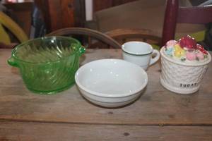 lot 4395 image: Vtg. Uranium Glass Bowl whairline crack and More