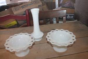 lot 4397 image: Vtg. Milk Glass Scalloped Bowls & Vase