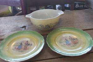 lot 4412 image: Vtg. Pyrex Homestead 1 12 Pints Bowl & More