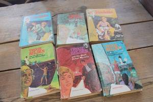 lot 4414 image: Vintage Trixie Belden Books