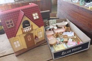 lot 4418 image: Calico Critter Cottage, Furniture and Critters