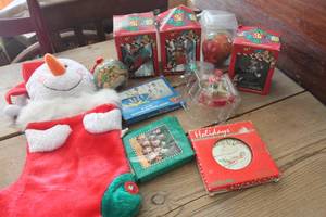 lot 4420 image: IOB Looney Tunes Ornaments & More