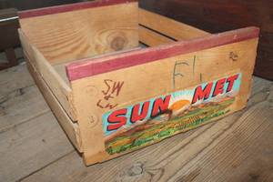 lot 4431 image: Vintage Wood Grape Crate