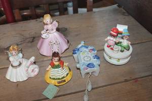lot 4432 image: Vintage Josef Figurines and More