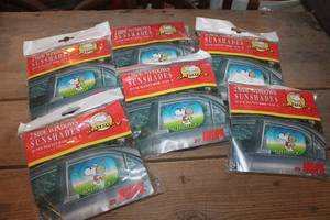 lot 4436 image: NIP 6 Snoopy Car Sun Shades