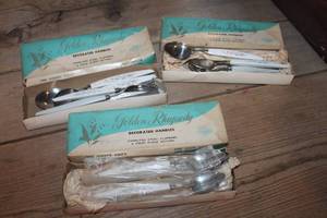 lot 4437 image: Vtg. IOB Golden Rhapsody Grapefruit Spoons & More