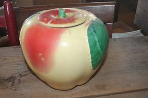 Vintage Hull Blushing Apple Cookie Jar