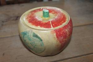 lot 4439 image: Vintage Hull Blushing Apple Sugar Jar