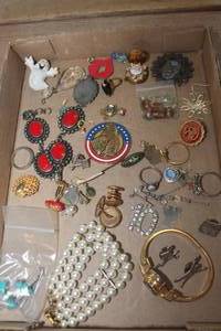 lot 4453 image: Vintage Jewelry and More