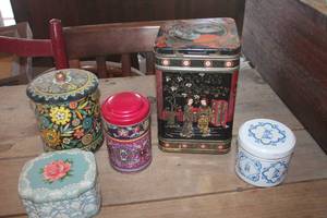 lot 4454 image: Vintage Tins