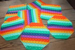 lot 4466 image: Lot of Large Pop Its, Sensory Toys
