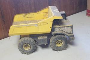 lot 4470 image: Vintage Tonka Dump Truck needs cleaning