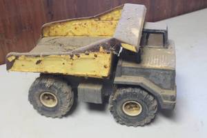 lot 4471 image: Vintage Tonka Dump Truck needs cleaning