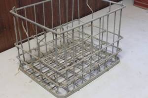 lot 4474 image: Vintage 12 Milk Bottle Metal Crate