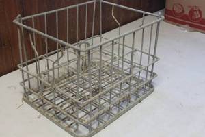 lot 4475 image: Vintage 12 Milk Bottle Metal Crate