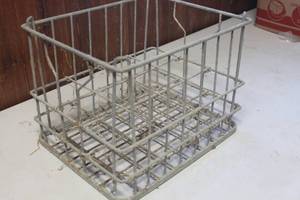lot 4476 image: Vintage 12 Milk Bottle Metal Crate