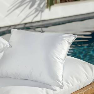 lot 8021 image: CLOUDOTE IndoorOutdoor Waterproof Throw Pillow Insert (20x20), Decorative Pillow for Sofa, Couch, Bed, Chair Cushion - Retail $18