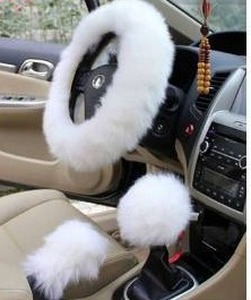 lot 11996 image: 5 Piece Faux Fur Steering Wheel Cover Set