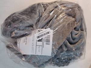 lot 27003 image: Portable Cordless Heated Blanket for Stadium, Rechargeable USB Heated Throw Blanket for Outdoor, 3 Heat Settings Electric Heated Blanket for Office, Camping, 58x38 (Battery Pack Not Included) - Retail $26