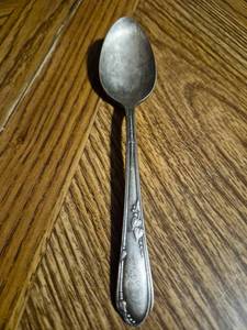 lot 139 image: WM. A. Rogers A1 Plus Silverplate Soup Spoon