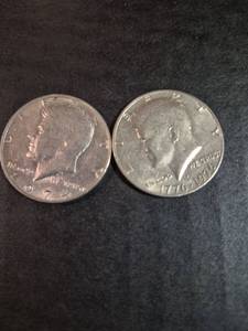 lot 142 image: 1976 Kennedy Half Dollar and Independence Hall Bicentennial Commemorative Coins