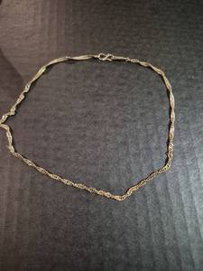 lot 155 image: Singapore Twist Chain Necklace