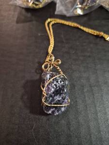lot 166 image: Natural Amethyst Geode Pendant with Gold Wire Wrap Chain Set